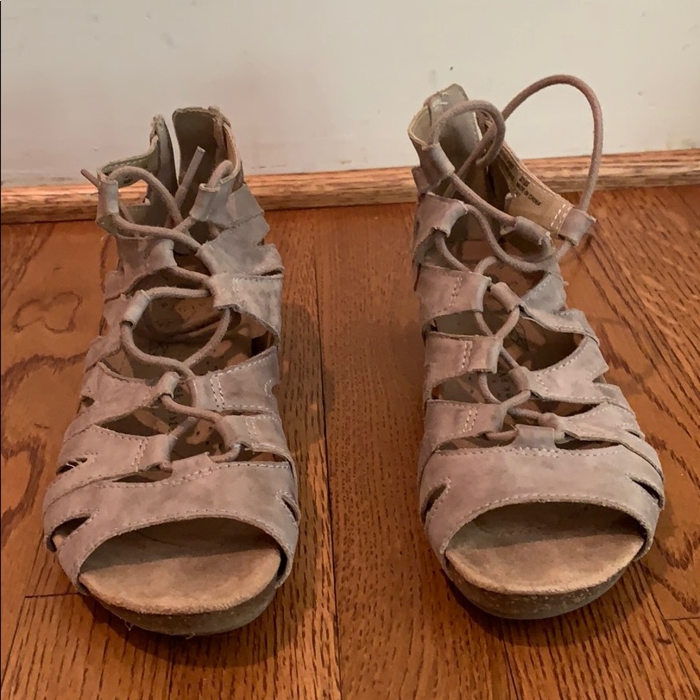 Earth origins wedged sandal